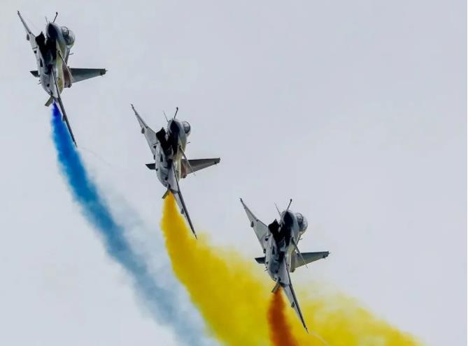 2024年度空军招收飞行学员简章发布！9月起进行初选！