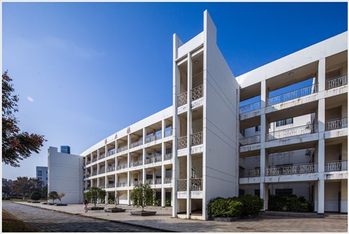 风华正茂，五彩缤纷！体验在南京科技职业学院上学的一天！