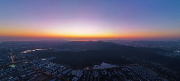 看！苏职大黄昏时分的校园晚霞！