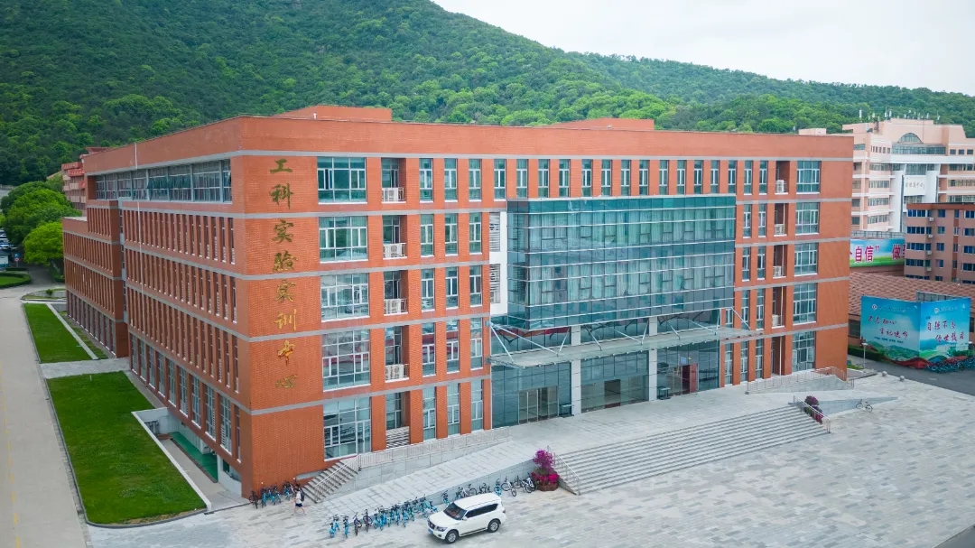 无锡太湖学院3.webp.jpg
