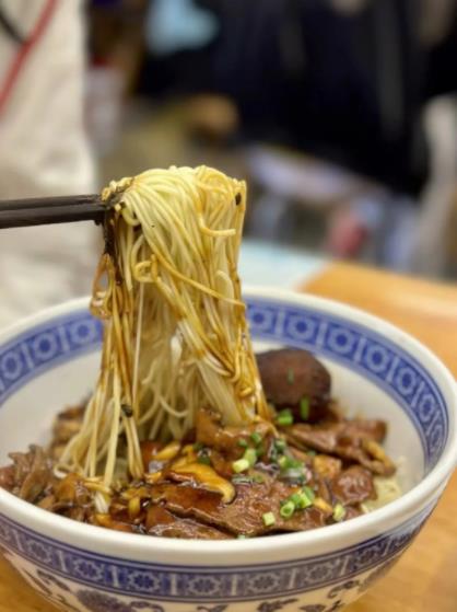 我在无锡太湖学院食堂5.jpg