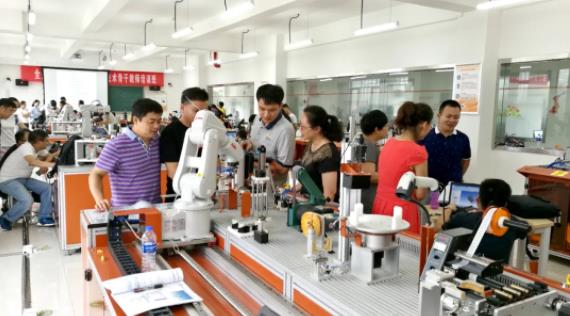 泰州职业技术学院智能制造学院：工业机器人技术专业.jpg