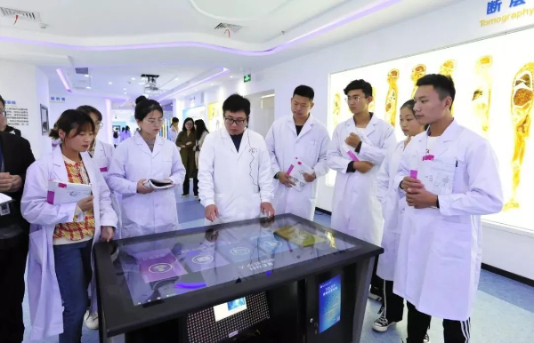 24招生季 ・专业巡礼 _ 医学院：口腔医学技术专业4.jpg