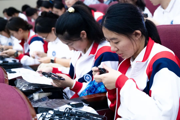 1721094017201827.jpg 【河西•高中】走进南大、东大、中科院……高中生提前开启大学“先修课程”15.jpg