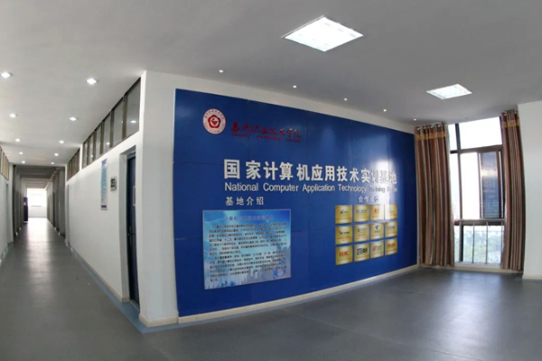 24招生季 ・专业巡礼 _ 人工智能与大数据学院：电子信息工程技术专业7.jpg