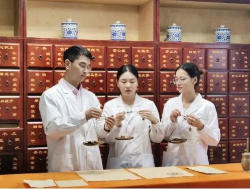江苏卫生健康职业学院：药学院2.jpg