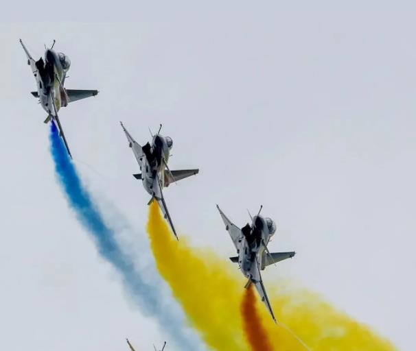 2025年空军招收飞行学员报名开始！报名条件、选拔流程来了！