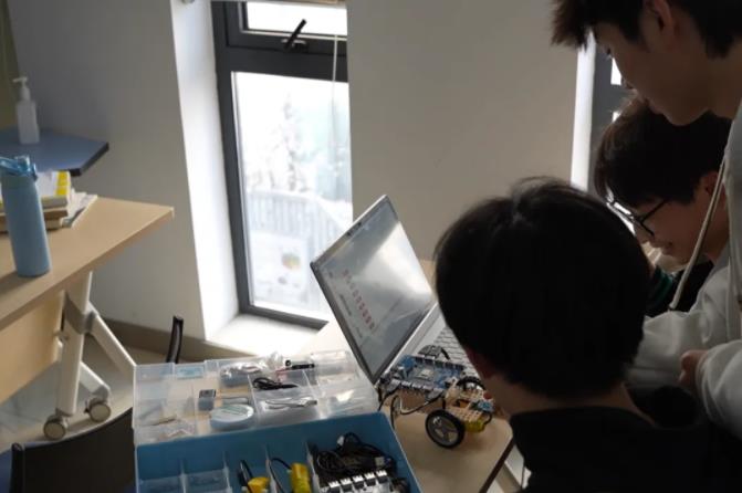 苏州市第三中学携手苏州大学推出《玩转STEM机器人》校本课程！12.jpg