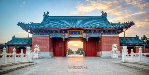 上海交通大学今年本科毕业生超八成继续升学，比例为近5年最高！