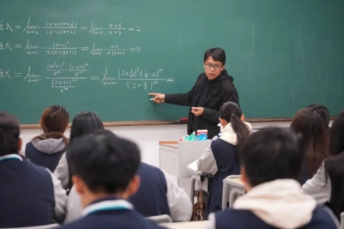 逐梦江海，解锁你的大学新角色.png