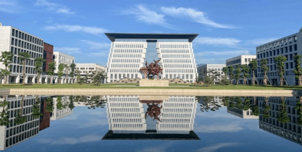 李开复加入福建福耀科技大学