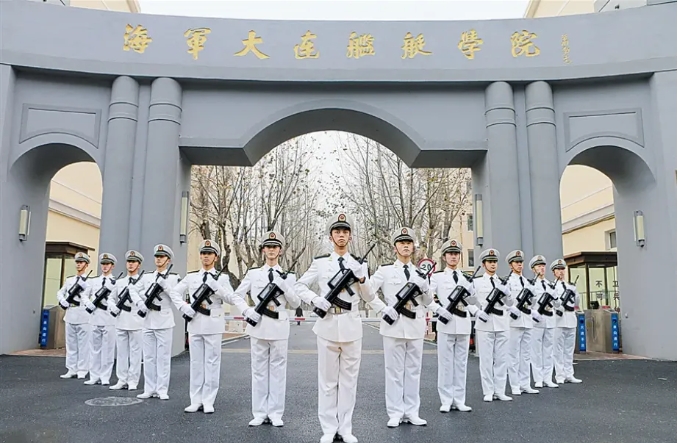想考军校？戳进来4.png