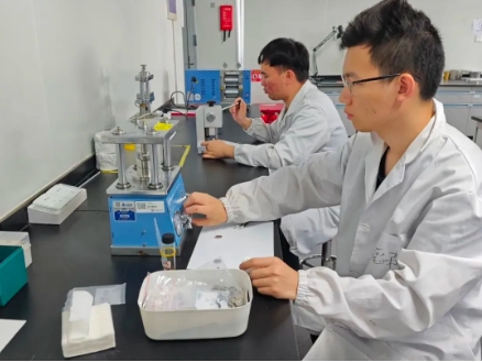 江苏理工学院 成长四镜：照见青春的光谱6.png