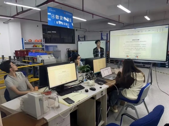 江苏经贸职业技术学院追梦路上，与“光”同行6_副本.jpg