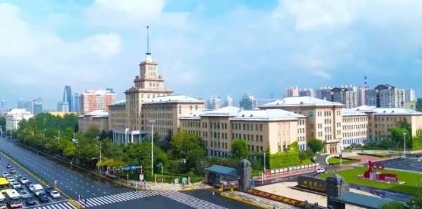 哈尔滨工业大学：院士给本科生当导师