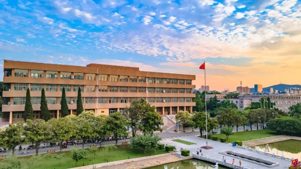 中国矿业大学徐海学院校园开放日2_副本.jpg
