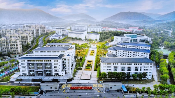 当DeepSeek遇上江苏卫生健康职业学院，会擦出怎样的火花呢？