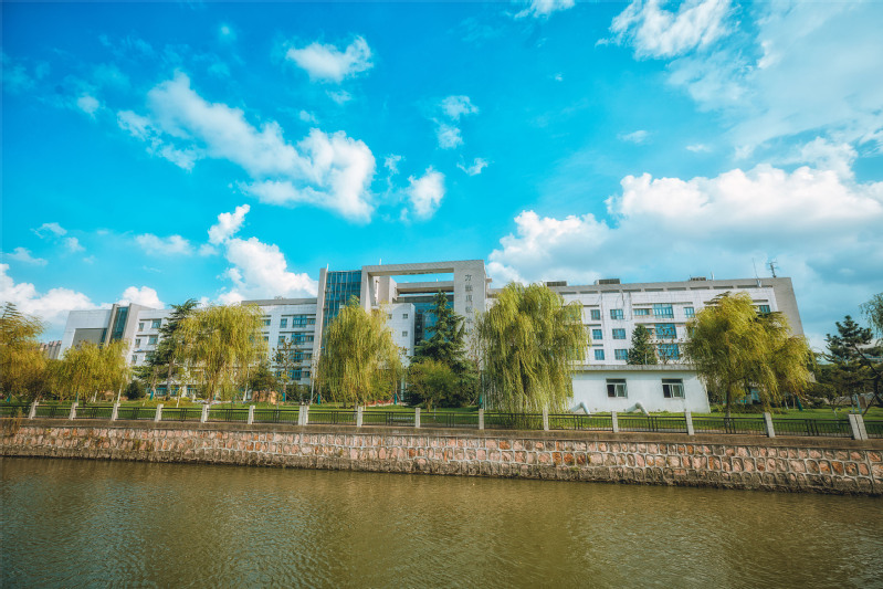 南通大学2025年本科招生规模与生源质量稳中有升‌！