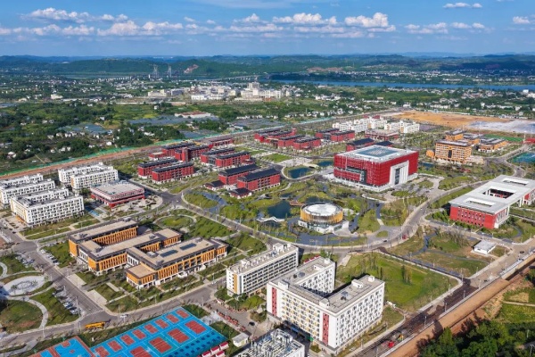 整体搬迁！这所大学新校区，正式投用！