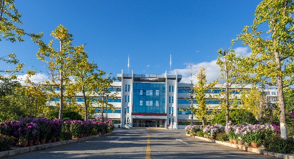 优化重组！这所高校6大新学院，揭牌