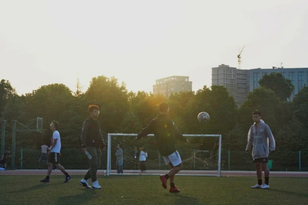 1762757154570824.jpg 交院寻秋季,一叶浸透交院秋色!11_副本.jpg