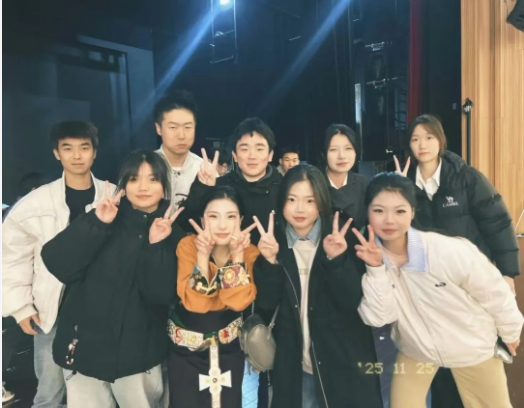 江卫冬日集 这些藏在朋友圈里的甜，是青春的“温度特调”15.png