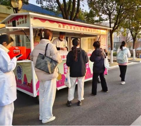 江卫冬日集 这些藏在朋友圈里的甜，是青春的“温度特调”24.png