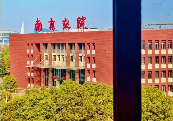 1766050623182981.png 邂逅窗棂里的交院9.png