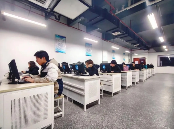 1769570982884281.png 从课堂到赛场,硅湖2025 “奖” 不完的精彩!18.png