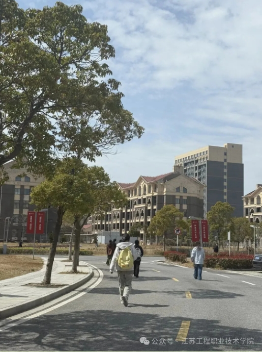 江苏工程职业技术学院：春日校园，藏着最美的限定温柔15.png