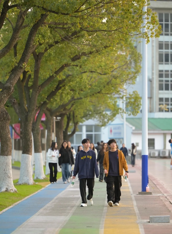 1776218730667217.png 当元素周期表融入太湖校园,解锁青春奇妙化学反应!5.png