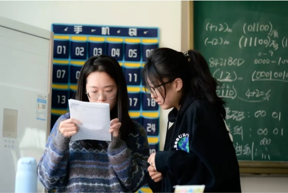 1776218944956795.png 当元素周期表融入太湖校园,解锁青春奇妙化学反应!11.png