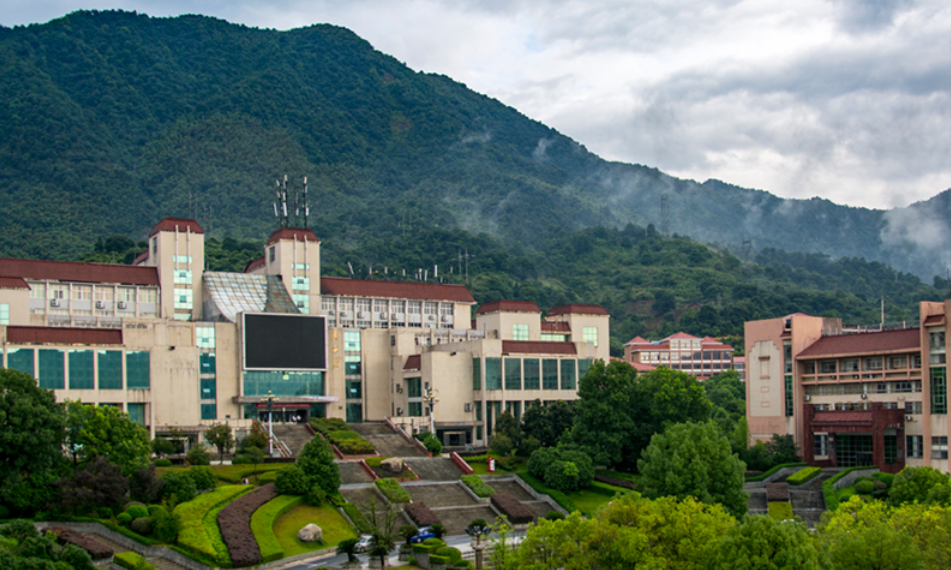 地方高校：力争达到更名大学标准